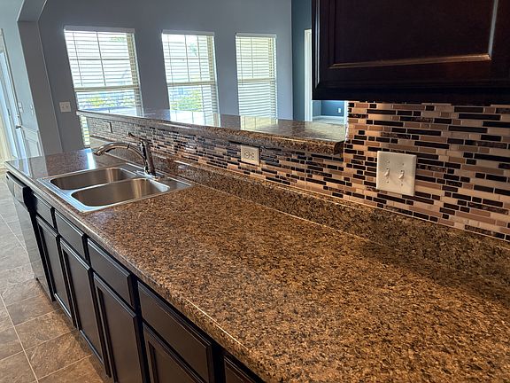 4th image of 3376 Tourmaline Dr