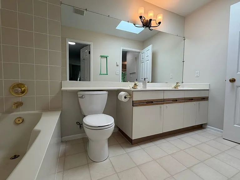 2970 Linwood St #402 — Photo 12