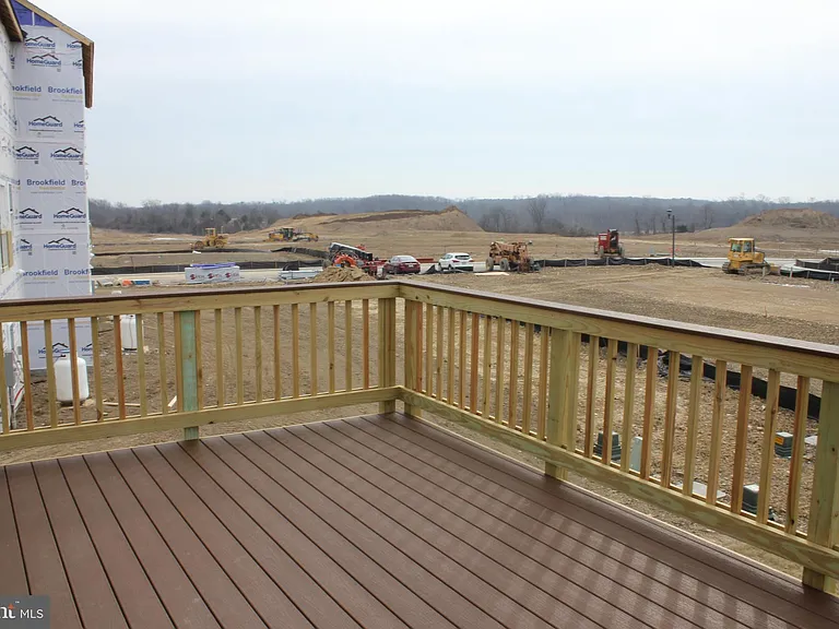 232 Parkland Dr — Photo 7