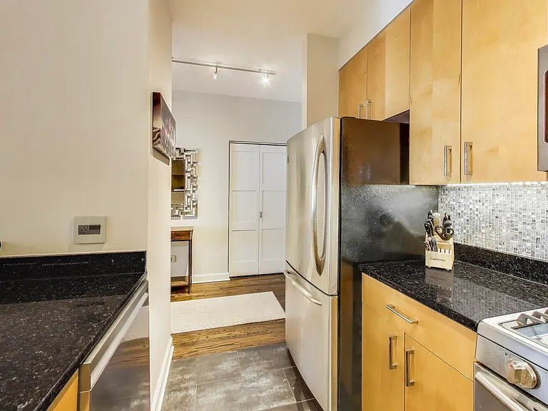 330 N Jefferson St #1703 — Photo 14