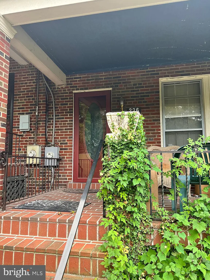 226 Madison St NW photo 1