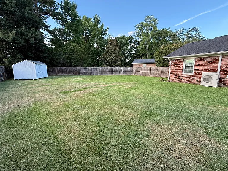 208 Chatham Ct — Photo 19