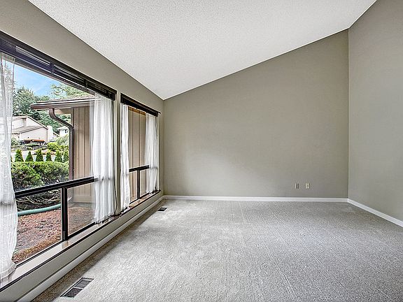 5th image of 13912 113th Avenue Ct E