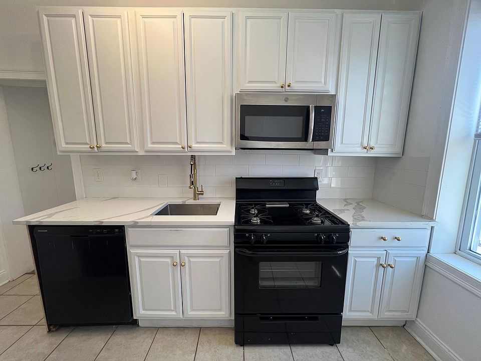 1st image of 34 Clifton Pl #32E