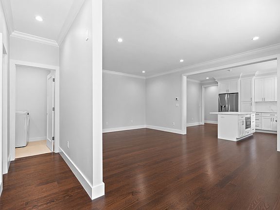 3rd image of 35 Old Bedford Rd #B