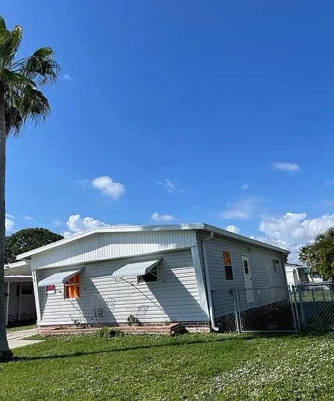 1812 Seagrape St NE — Photo 13