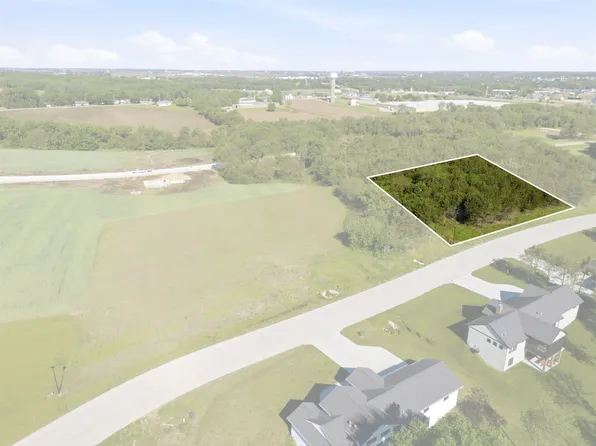 2026 Wildwwood Ave SE, Dyersville, IA 52040