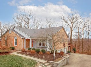 2825 Deerfield Dr, Villa Hills, KY 41017