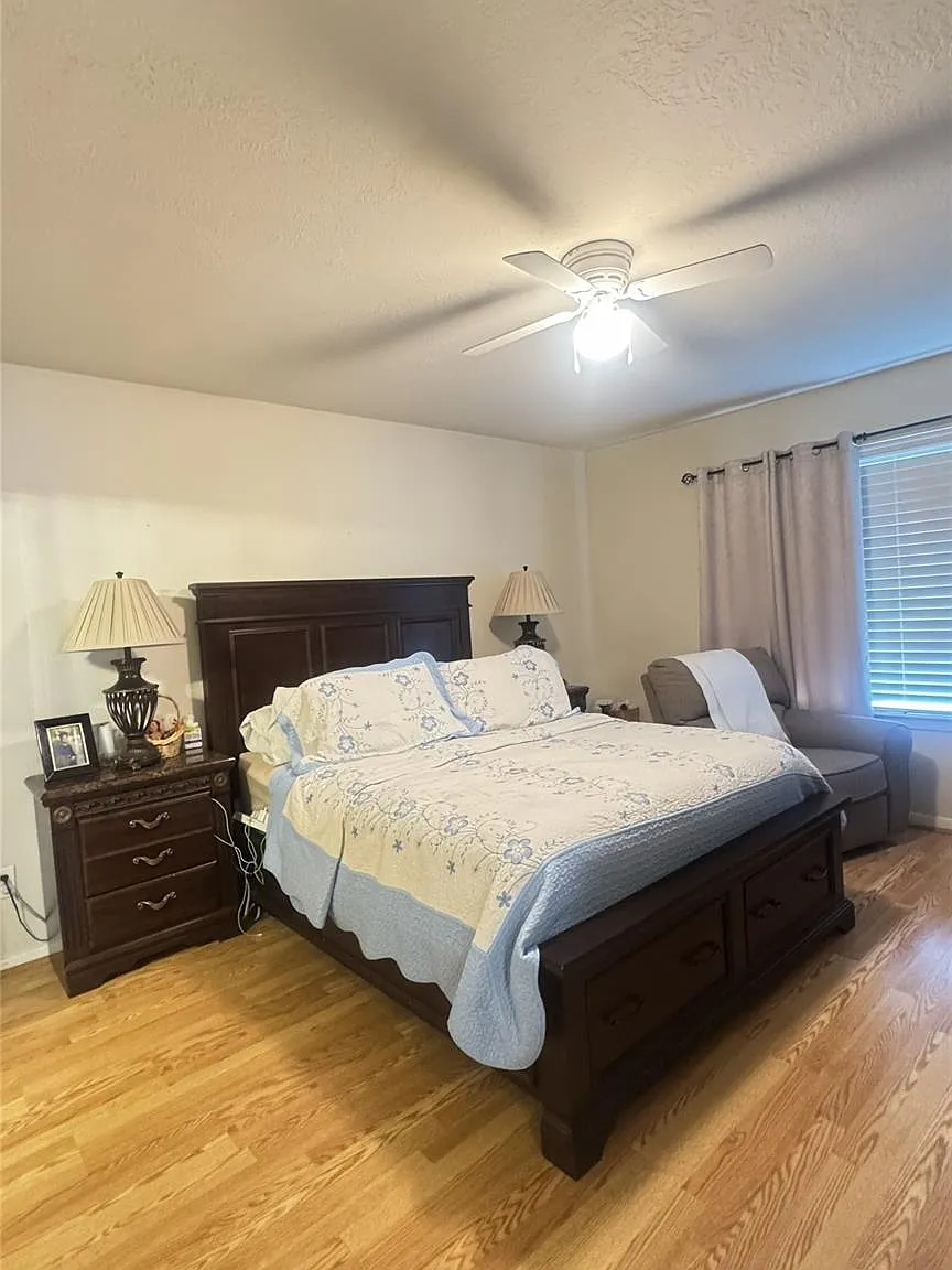 3 bed, 2.5 bath, 2107 sqft, $2,150 — Photo 4