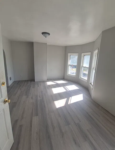 2 bed, 1100 sqft, $1,300 — Photo 3