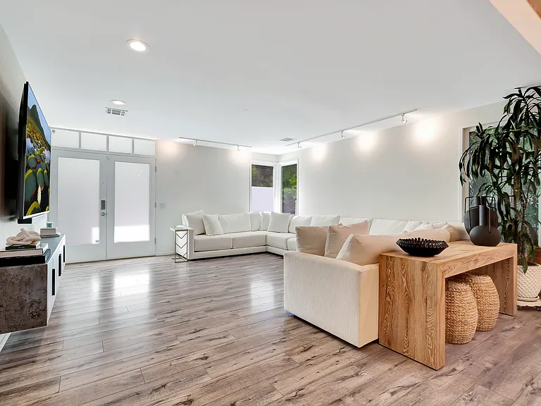 4974 Canoga Ave — Photo 6