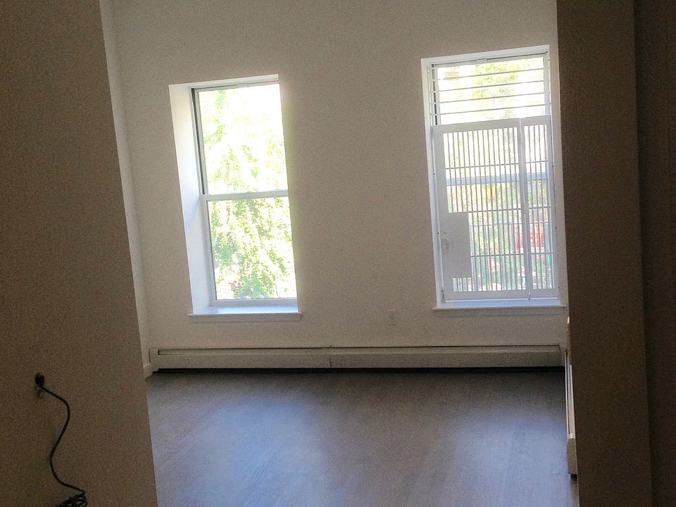 1st image of 150 Henry St APT 3B