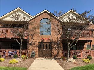 8633 Scenicview Dr #H103, Broadview Heights, OH 44147