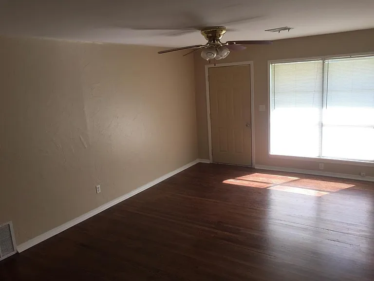 411 NE Myers Ave — Photo 8