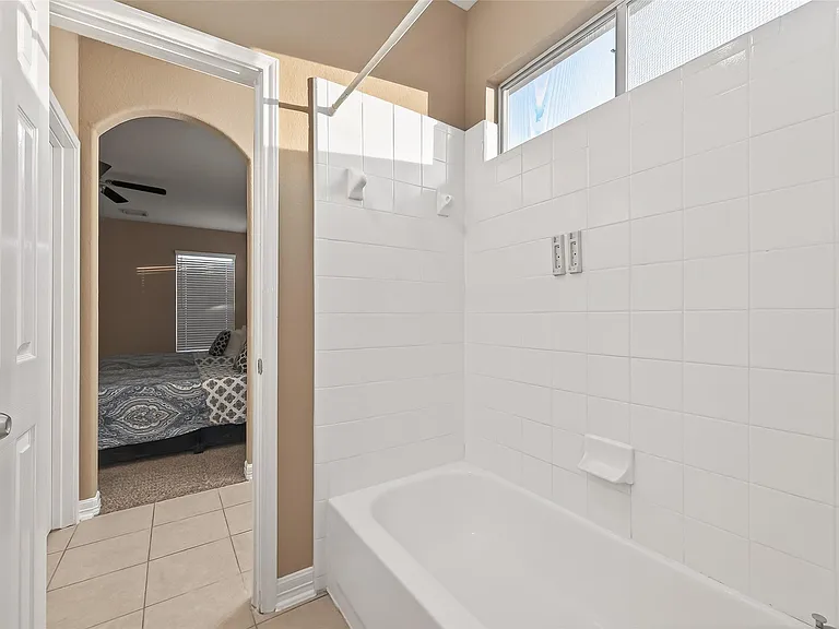 21103 Falcon Creek Ct — Photo 43