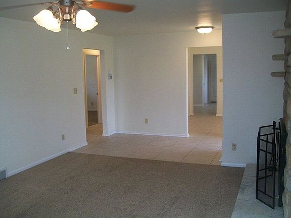 4th image of 309 Lawrence Ave