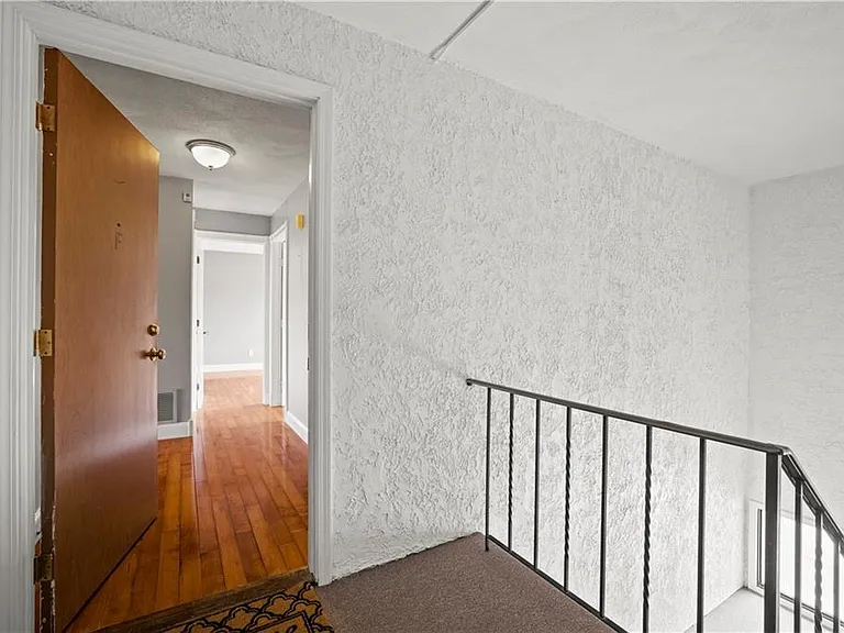 196 Old River Rd #5-F — Photo 3