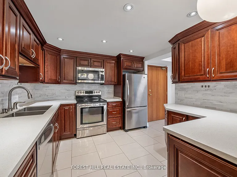 500 Glencairn Ave #303 — Photo 13