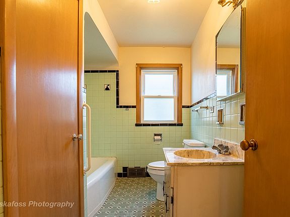 5th image of 6230 N Kedvale Ave