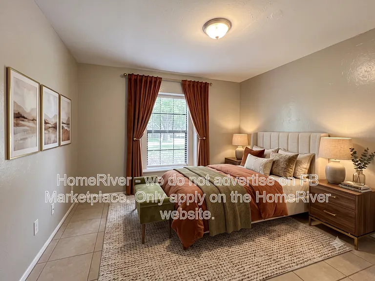 1720 SW 3rd Pl — Photo 3