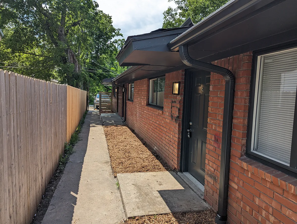 Entry gate - 1006 S Saint Louis Ave #B