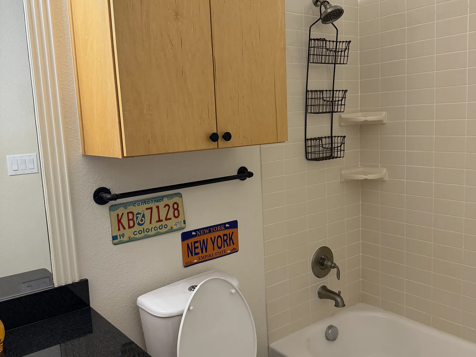 3 bed, 3.5 bath, 2400 sqft, $4,334 — Photo 3