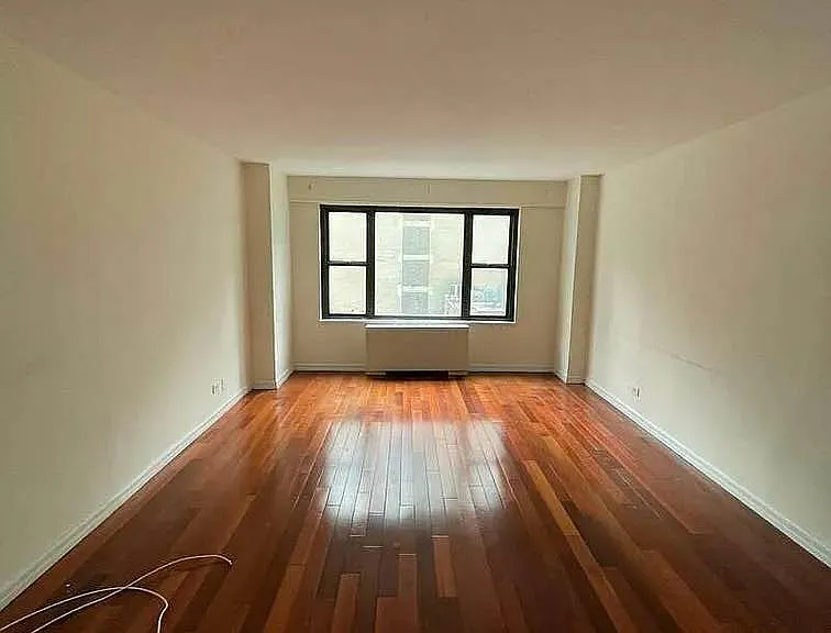 279 E 44th St #14H — Photo 5