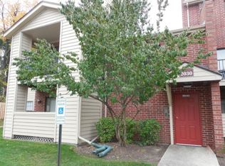 2030 N Rand Rd APT 202, Palatine, IL 60074