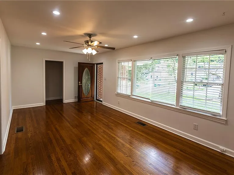 1392 Lively Ridge Rd NE — Photo 5