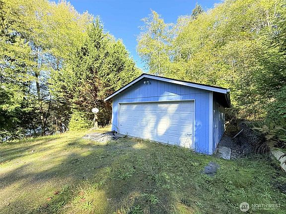 3rd image of 531 W Arrowhead Drive