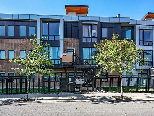 1st image of 2240 W Madison St Unit 301