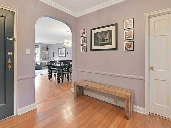 2nd image of 22 Hamilton Pl APT G1