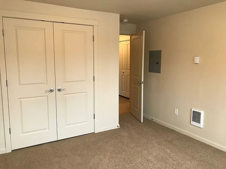 Regency Court — Photo 13