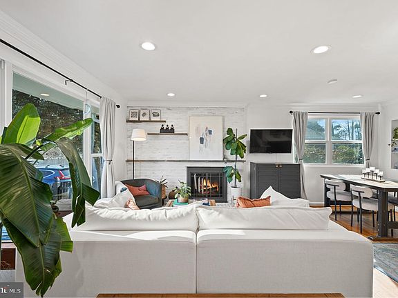 4th image of 2114 N Early St