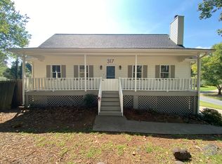 317 Knotts Cir, Woodstock, GA 30188