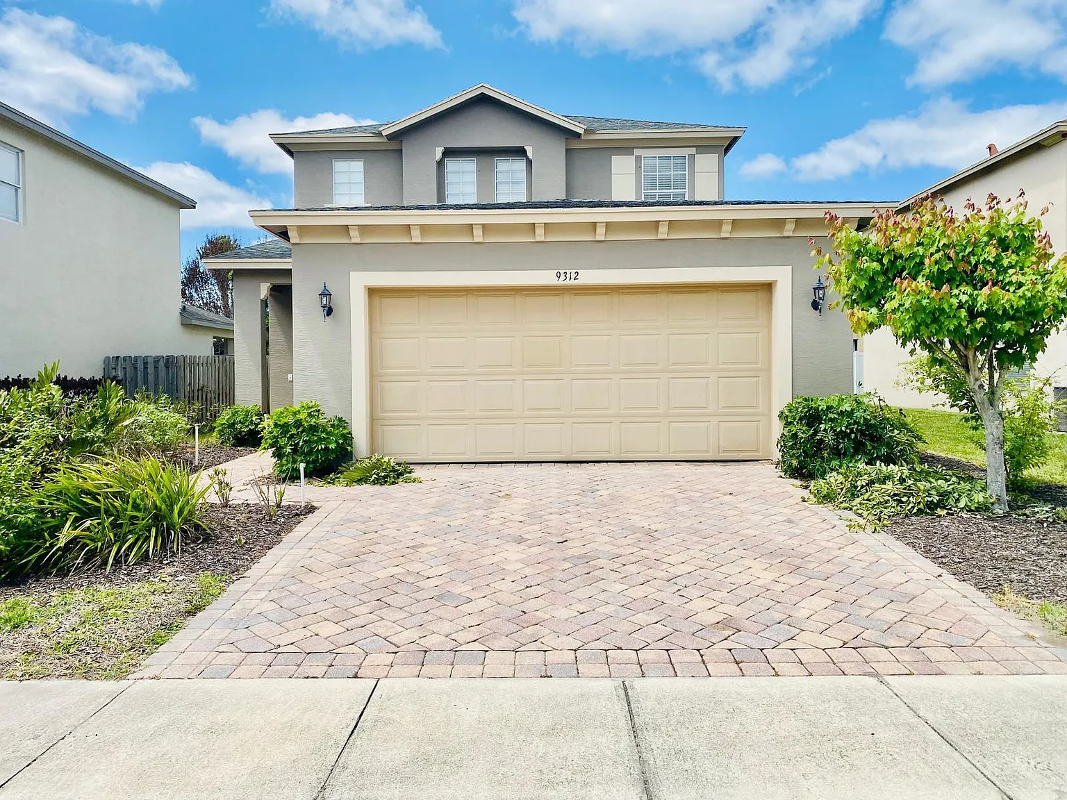 3 bed, 2.5 bath, 1705 sqft, $2,350 — Photo 2