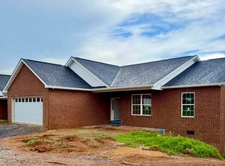 1049 Patriot Landing Dr, Dandridge, TN 37725