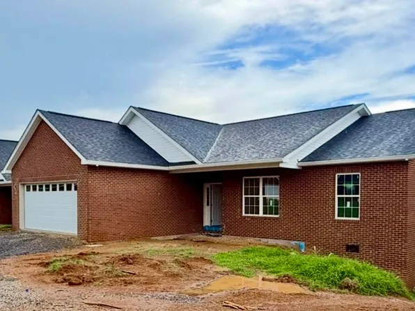 1049 Patriot Landing Dr, Dandridge, TN 37725