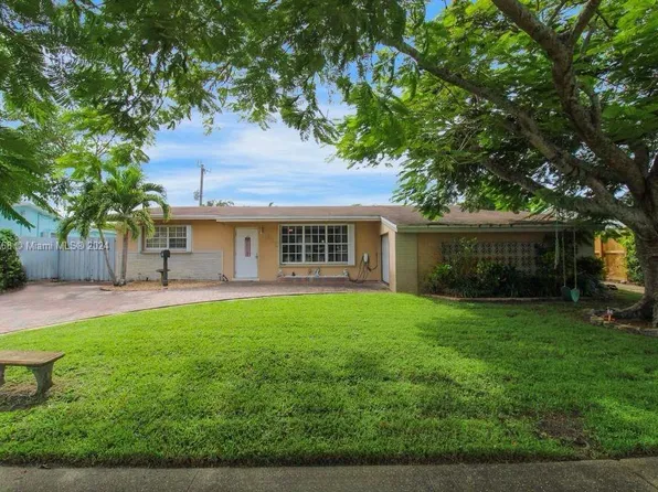 620 SW 69th Ter, Pembroke Pines, FL 33023