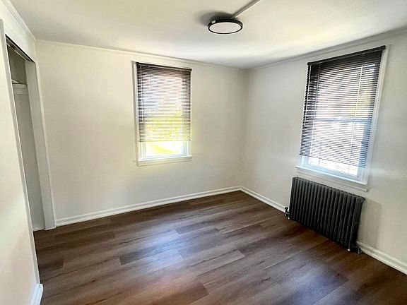 4th image of 87 Farquhar Ave Floor 2