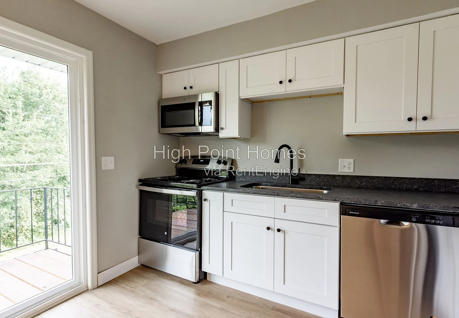 400 Gallery Ln — Photo 2