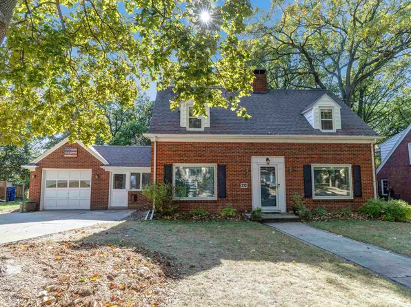 232 Oak Hill Dr, Green Bay, WI 54301