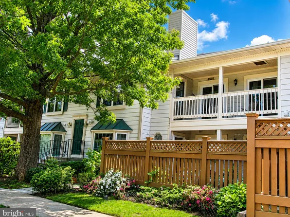 6090 Essex Ct House B, Alexandria, VA 22311