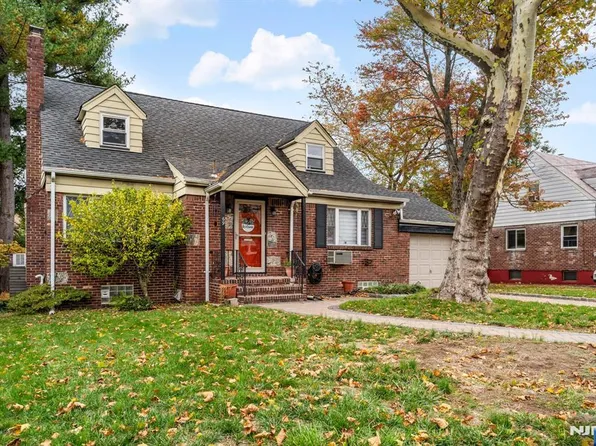 69 Hamilton Rd, Teaneck, NJ 07666