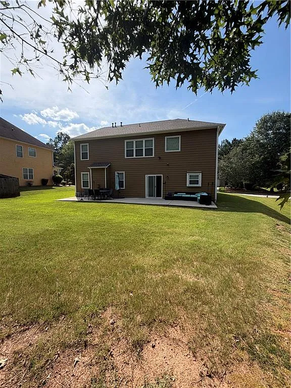 4 bed, 2.5 bath, 3033 sqft, $2,600 — Photo 2