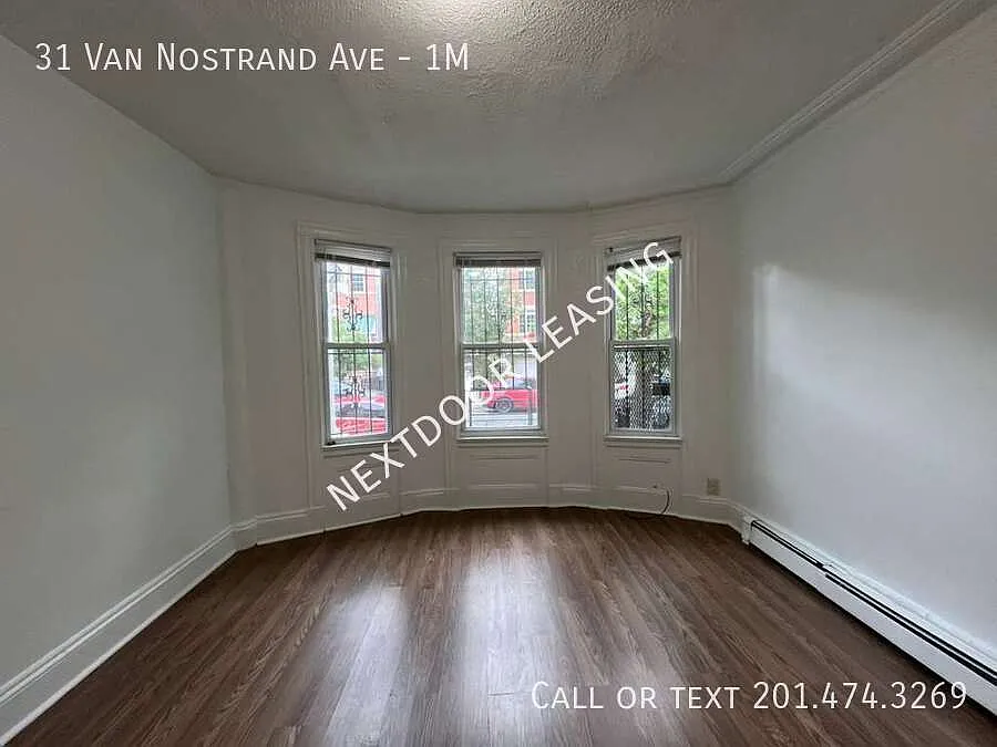 31 Van Nostrand Ave — Photo 3