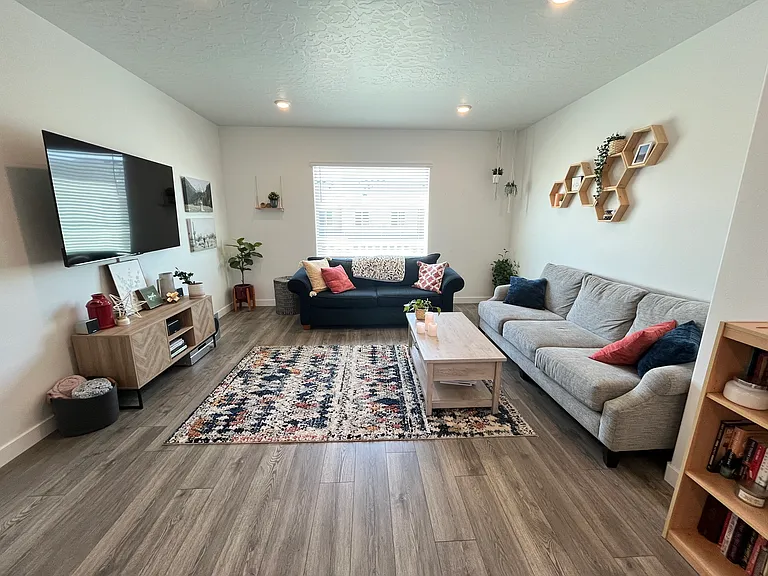 1061 E Waterway Ln — Photo 4