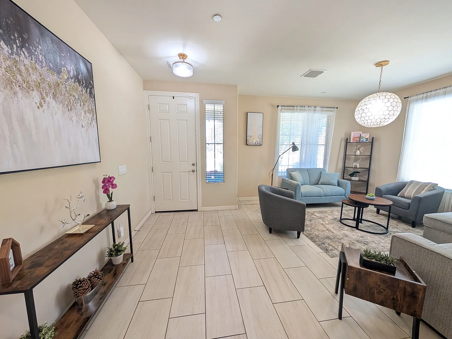 4 bed, 2.5 bath, 2722 sqft, $3,950 — Photo 2