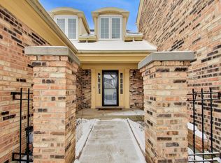 26 The Court Of Island Point, Northbrook, IL 60062