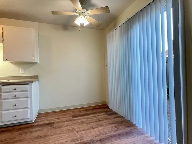 Sweetbriar Apartments — Photo 16